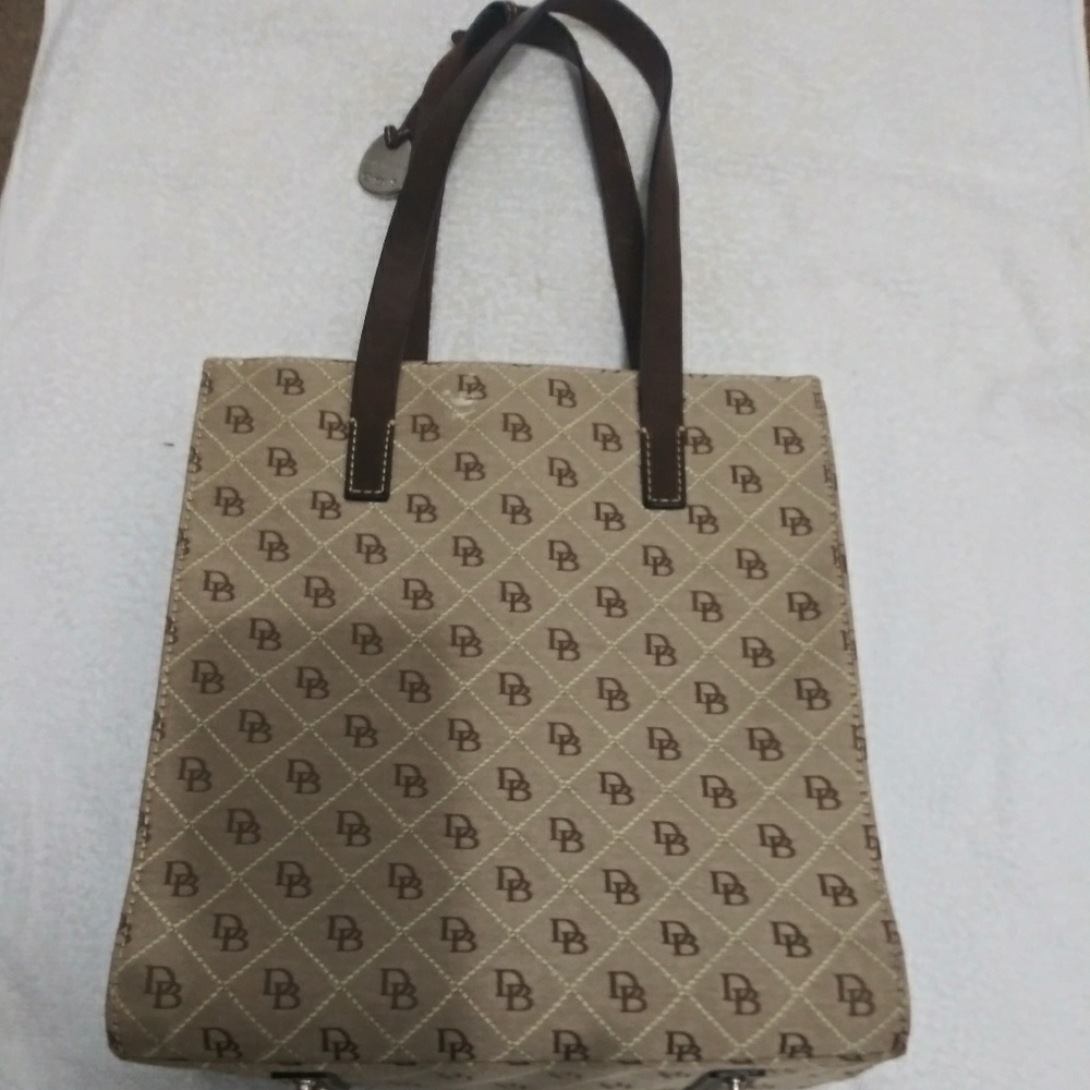 Dooney and Bourke pocket book